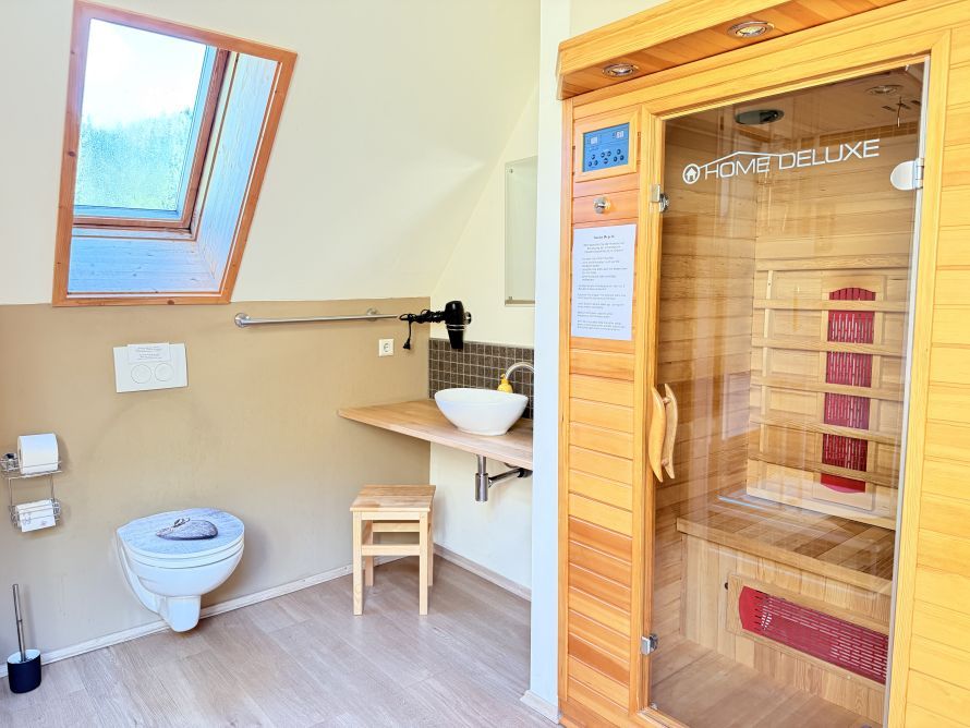 Wohlfühl Studio Tannenwipfel Tageslichtbad mit infrarotsauna