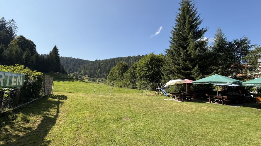 Biergarten mit Spielplatz an der Riesenrutschbahn Poppeltal