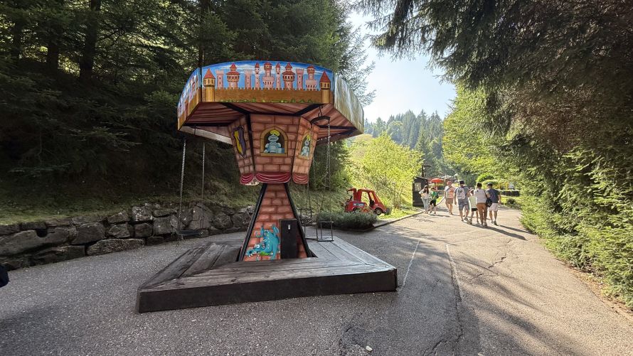 Riesenrutschbahn mit Minipark im Poppeltal