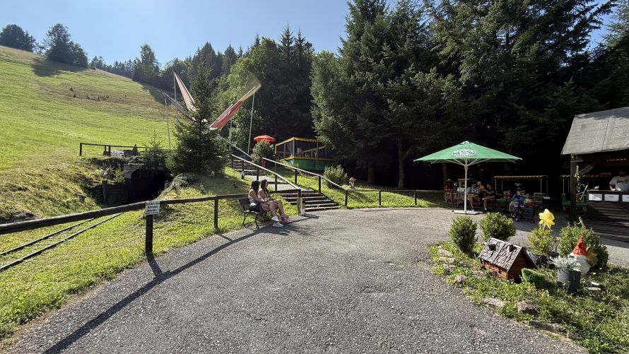 Riesenrutschbahn mit Minipark im Poppeltal