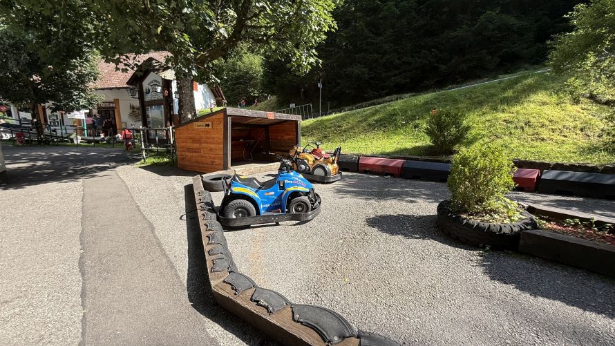 Riesenrutschbahn mit Minipark im Poppeltal